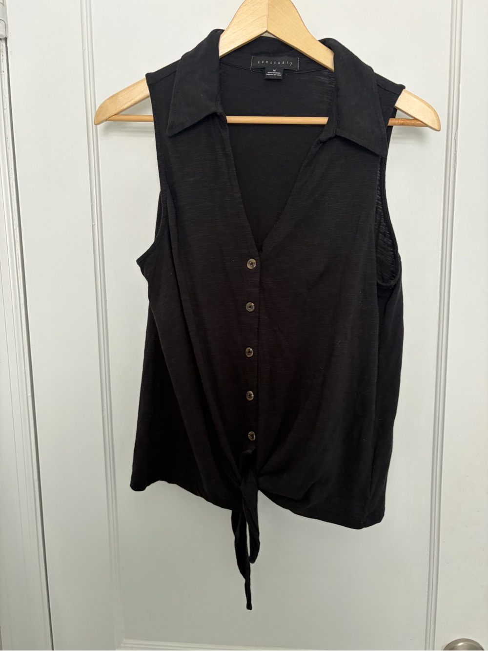 Sanctuary Black Sleeveless Button-Front Tie-Hem Collared Top